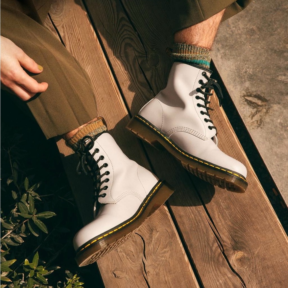 Dr.Martens Unisex Smooth Leather Vintage Taupe Lace Up Boots New